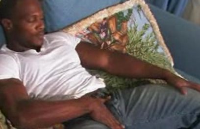 Ebony bodybuilder no-nude scene