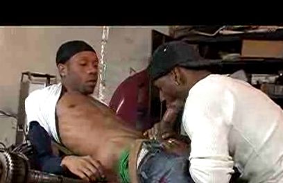 Juuls and Brklyn - garage fuck